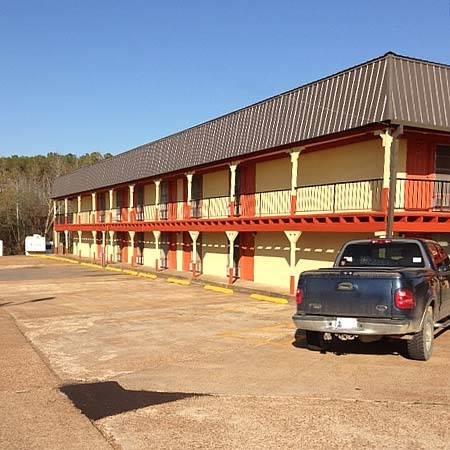Отель Sportsman Inn & Suites