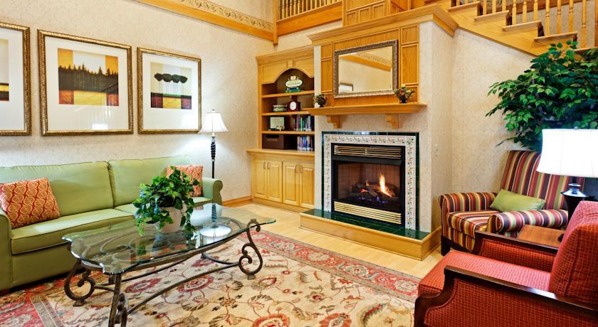 Отель Country Inn & Suites Harrisburg Northeast