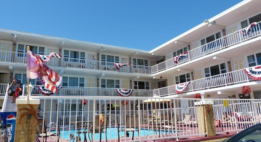 Отель Esplanade Suites