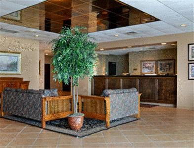 Отель Ramada Watertown