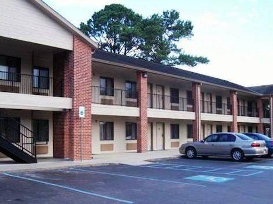 Отель Oak Tree Inn Wellington