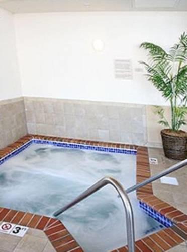 Отель GrandStay Residential Suites Hotel Faribault
