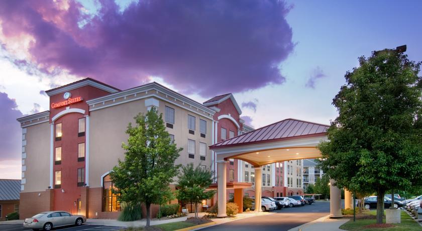 Отель Comfort Suites Dulles Airport