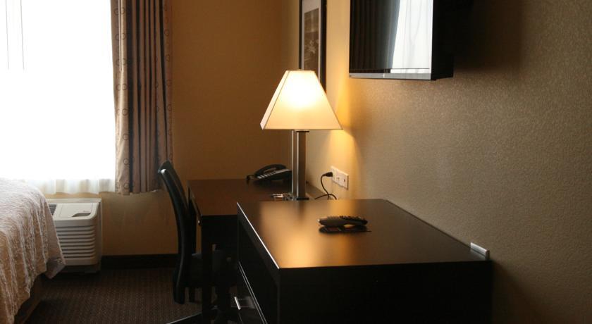 Отель La Bonita Inn & Suites