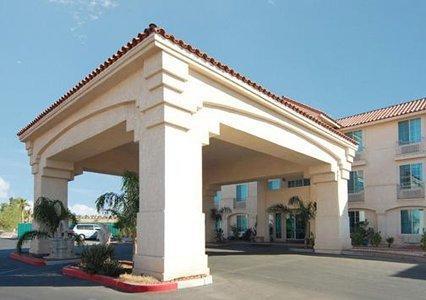 Отель Comfort Inn & Suites El Centro
