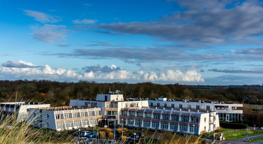 Отель Golden Tulip Strandhotel Westduin