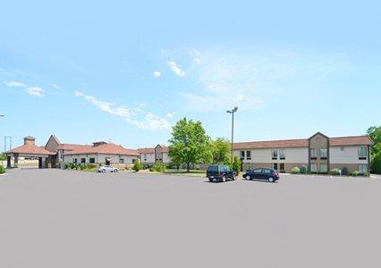 Отель Quality Inn & Suites Medina