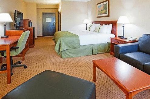 Отель Holiday Inn Riverside Minot