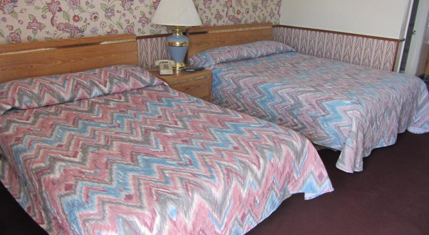 Отель Warrick Plaza Inn