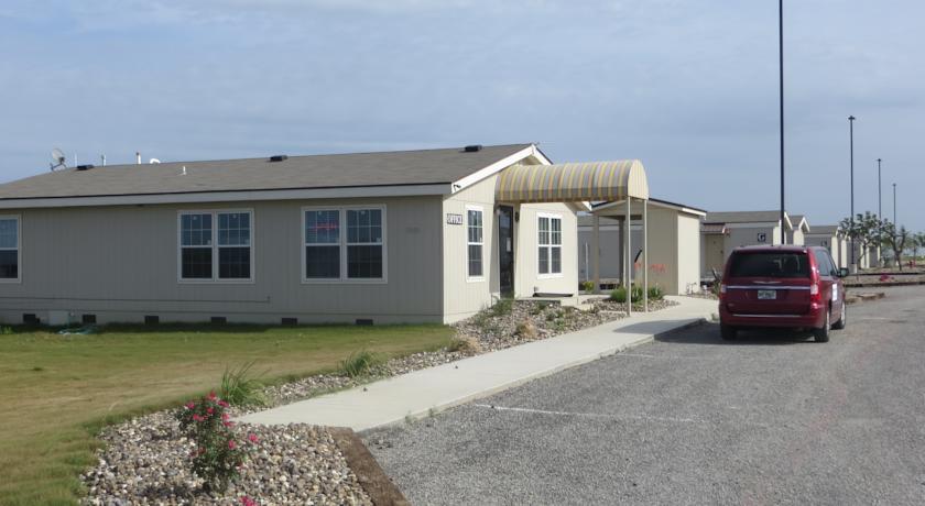 Отель Shale Lodging Three Rivers