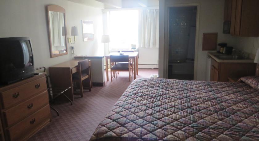Отель 5th Avenue Inn & Suites