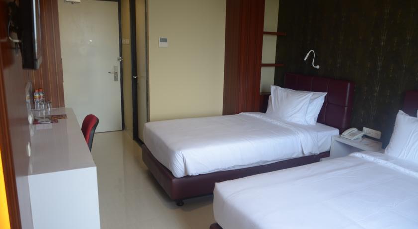 Отель Empress Hotel Makassar