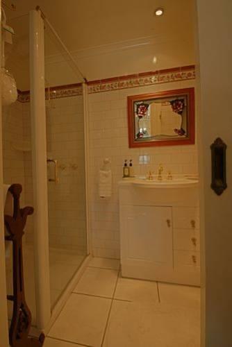 Отель Peppermint Springs Retreat and Day Spa