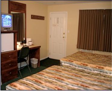Отель Monashee Lodge