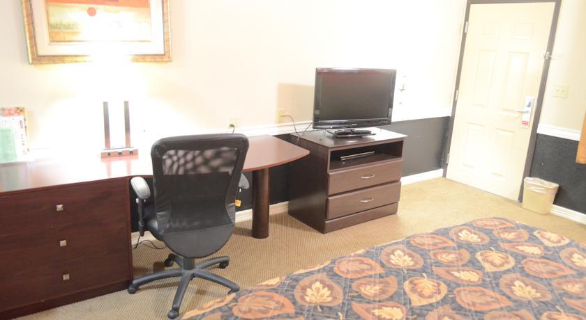 Отель Budget Host Inn & Suites