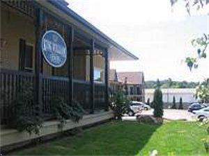 Отель King William Inn  Huntsville