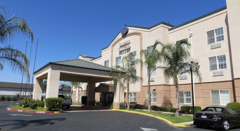 Отель Comfort Suites Fresno River Park