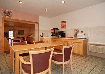 Отель Econolodge Inn & Suites
