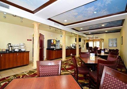 Отель Comfort Suites Bakersfield