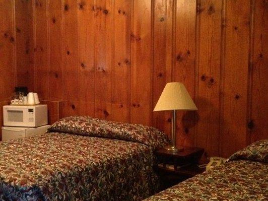 Отель Pine Cone Motel