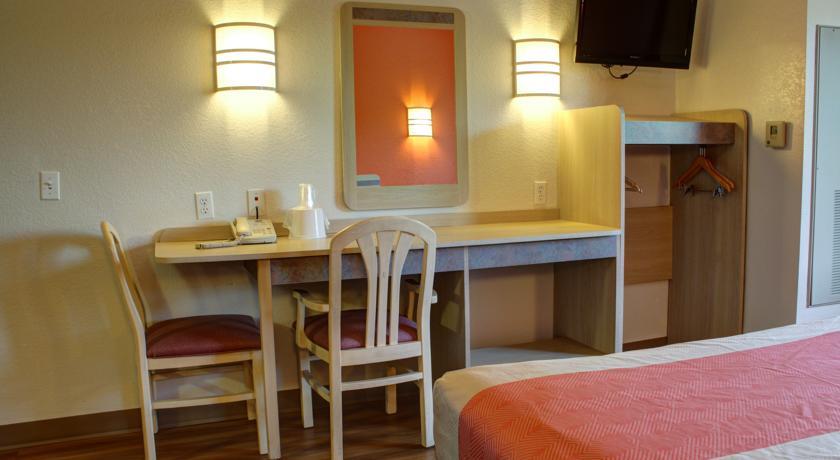 Отель Motel 6 Knoxville - East