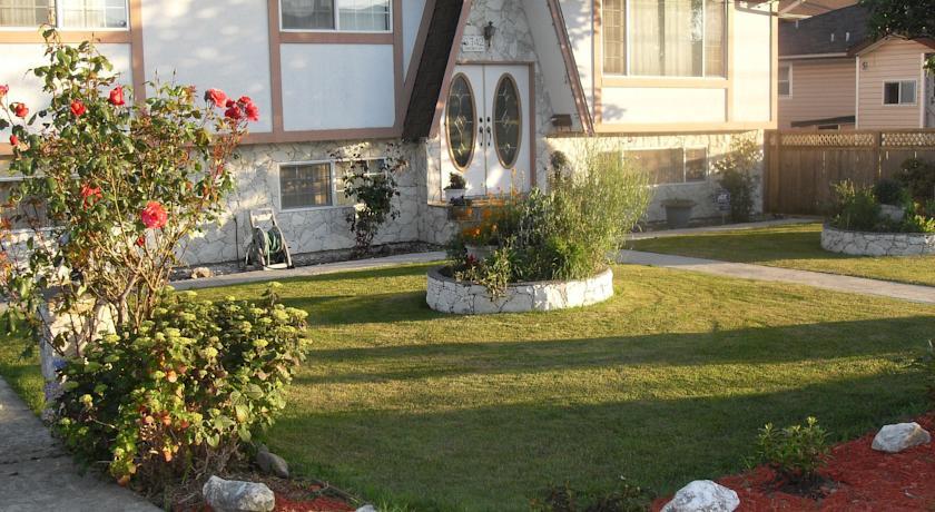 Мини-отель Bralic's Burnaby Bed & Breakfast