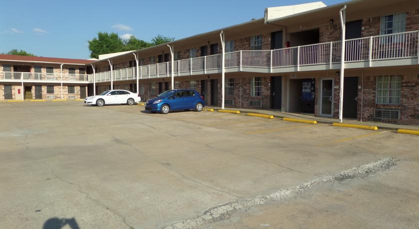 Отель Economy Inn Russellville