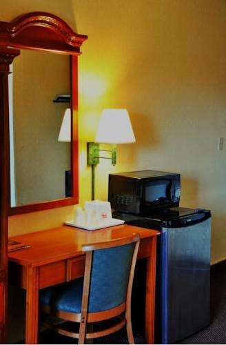 Отель Econo Lodge at the Falls