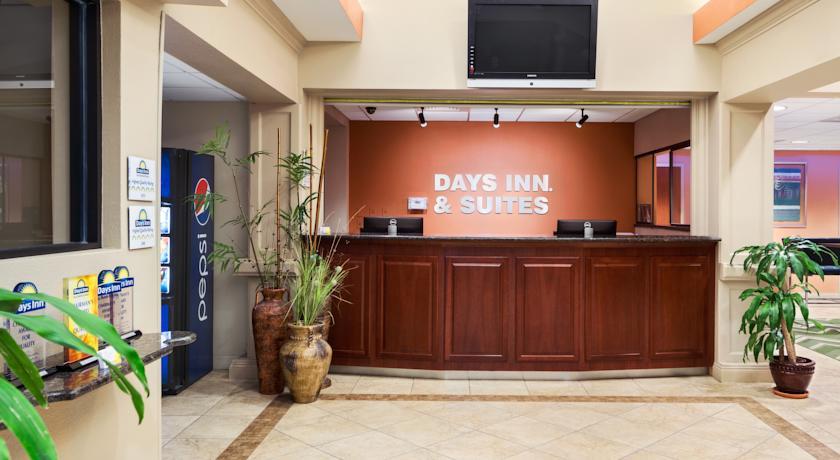 Отель Days Inn and Suites Lakeland