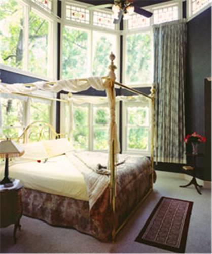 Мини-отель Arsenic and Old Lace Bed & Breakfast Inn