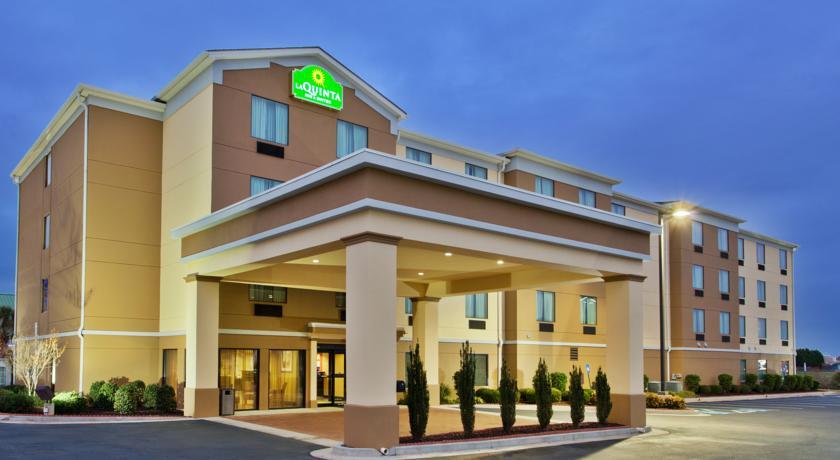 Отель Quality Suites Warner Robins
