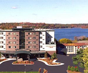 Отель Courtyard by Marriott Boston Waltham
