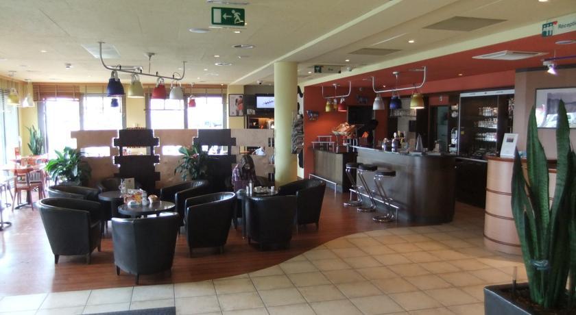 Отель Ibis Fribourg