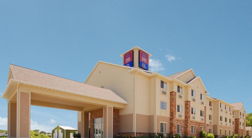 Отель Comfort Suites at Royal Ridges