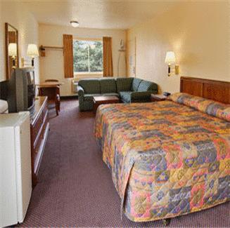 Отель Belmont Inn and Suites