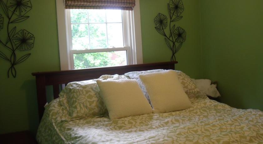 Мини-отель Small Town Bound B&B
