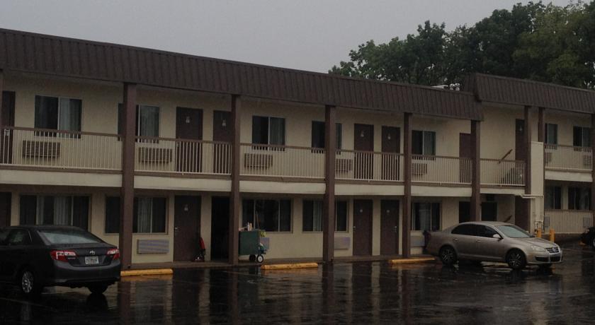 Отель Knights Inn Richmond IN