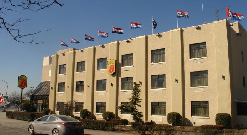 Super 8 Jamaica