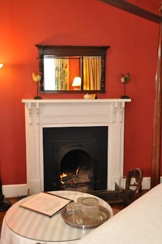 Мини-отель 200 South Street Inn