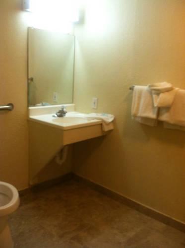 Отель Rodeway Inn Auburn Hills