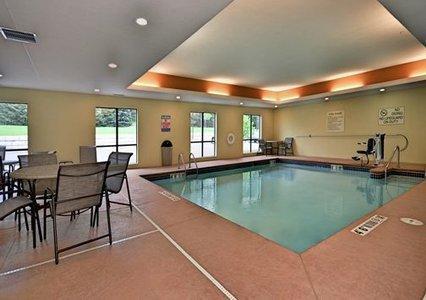 Отель Comfort Suites Hudson