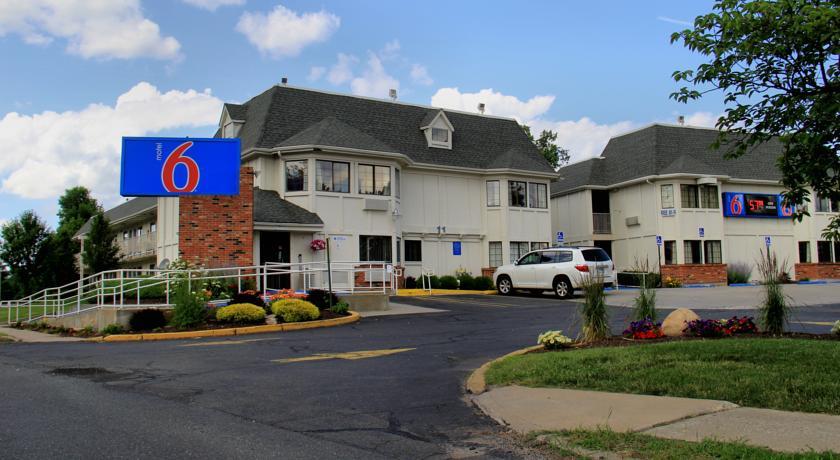 Отель Motel 6 Hartford - Enfield