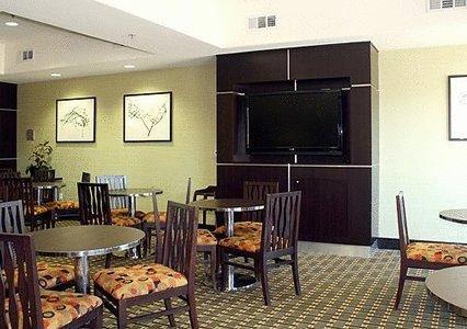 Отель Comfort Suites Turlock