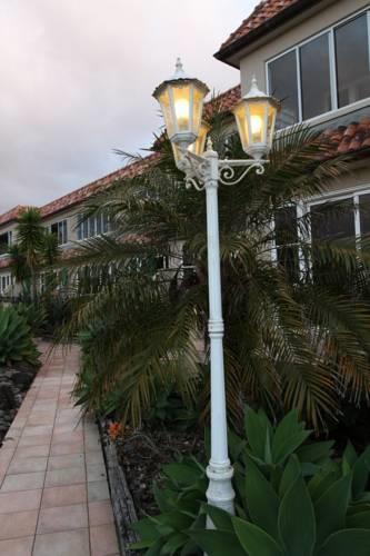 Отель Admiralty Lodge Motel