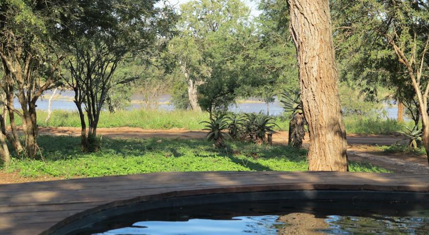 Отель Mvuradona Safari Lodge