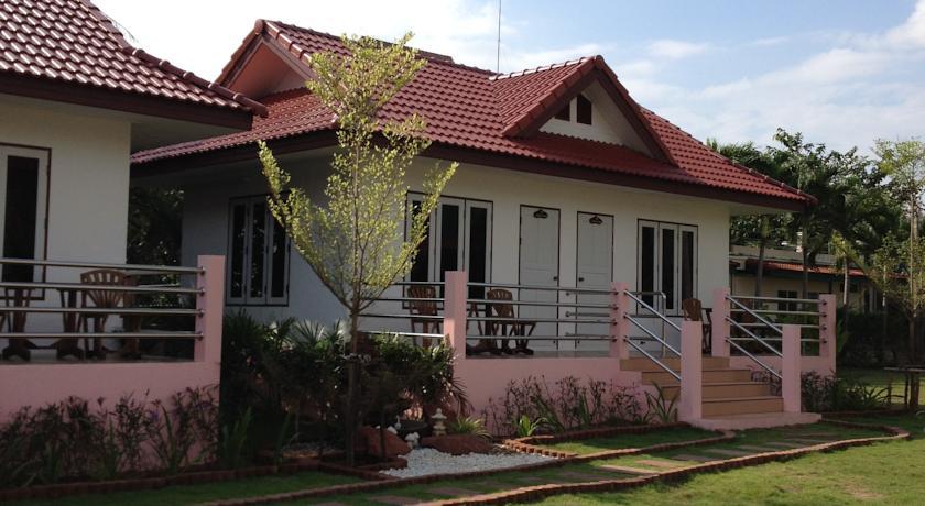 Отель Baan Golden Resort