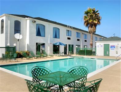 Отель Baymont Inn and Suites Ennis