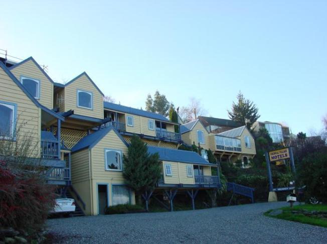 Colonial Village Motel & Earnslaw View Apartments