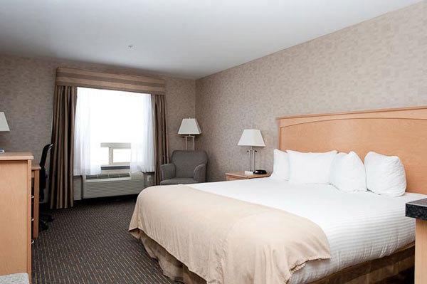 Отель Paradise Inn & Conference Centre