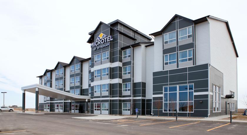 Отель Microtel Inn and Suites by Wyndham Weyburn